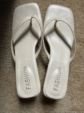 Fashion Cream Square-Toe Thong Sandals